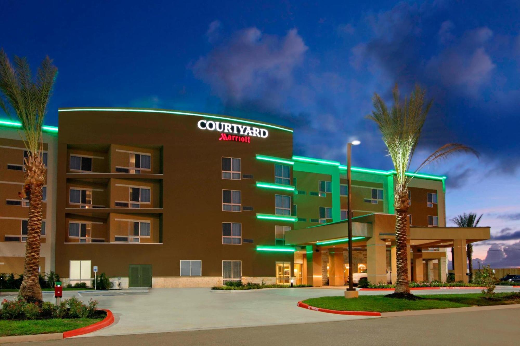 Courtyard By Marriott Victoria Hotel Exterior photo